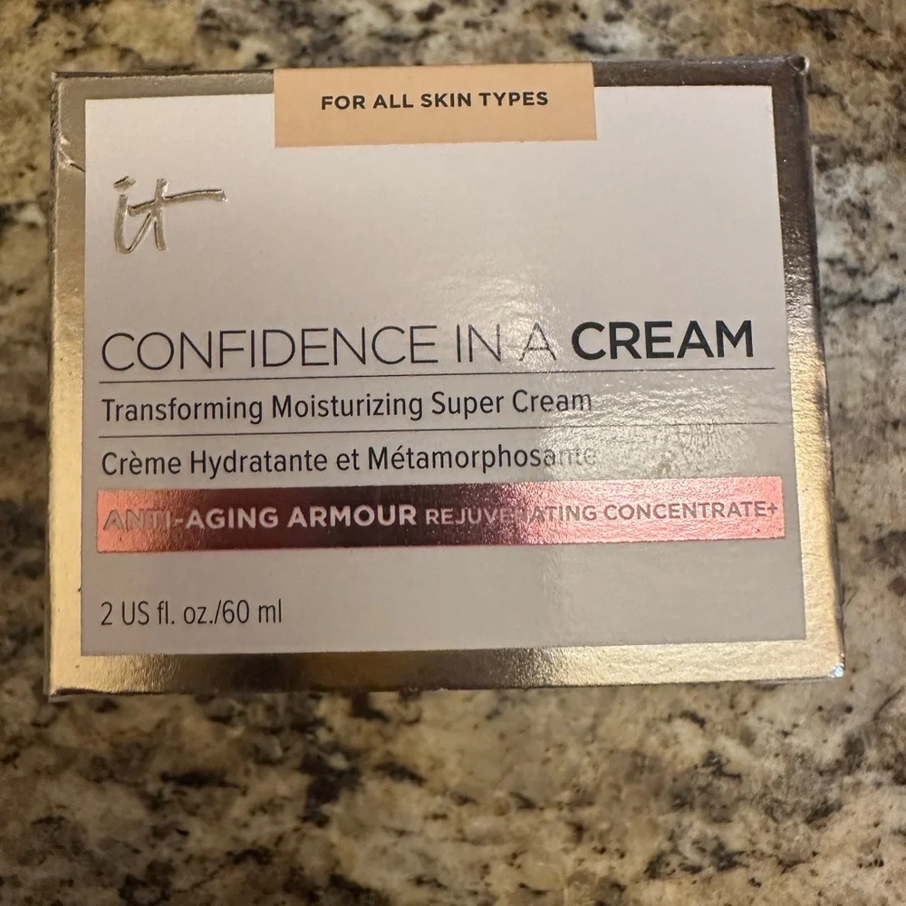 IT COSMETICS
Confidence in a Cream Anti-Aging Hydrating
Moisturizer 2fl oz NEW - Picture 1 of 3